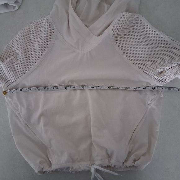 Lululemon/ Catch A Breeze/ Slightly Cropped Pullover/ Approx. Size US M/6 - Picture 14 of 15